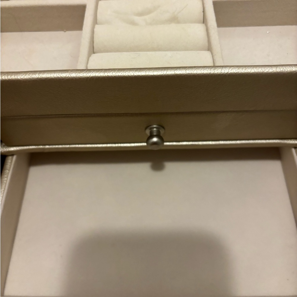 NEVER USED JEWELRY BOX - Picture 3 of 5